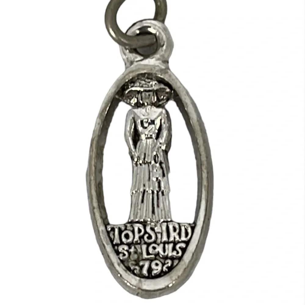 6/$25 VINTAGE 1979 TOPS Charm Pendant Silver Toned IRD-St.Louis